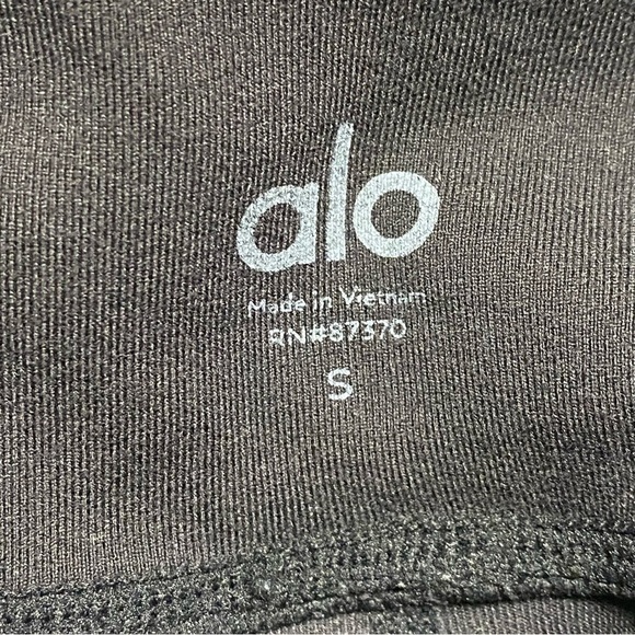 Alo Leggings Women’s Size Small Black Laser cutout Crop Black Leggings - Picture 10 of 11